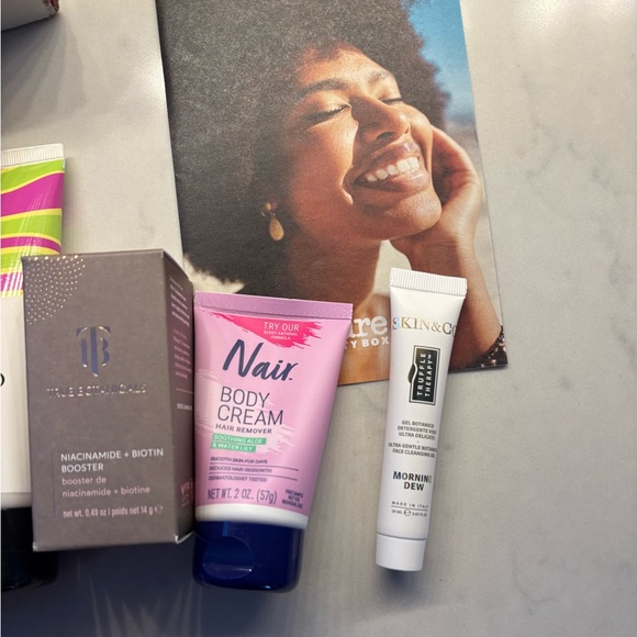 Beauty Box of 11 Brand New Items Allure Beauty Picks - NEW! - Picture 4 of 5